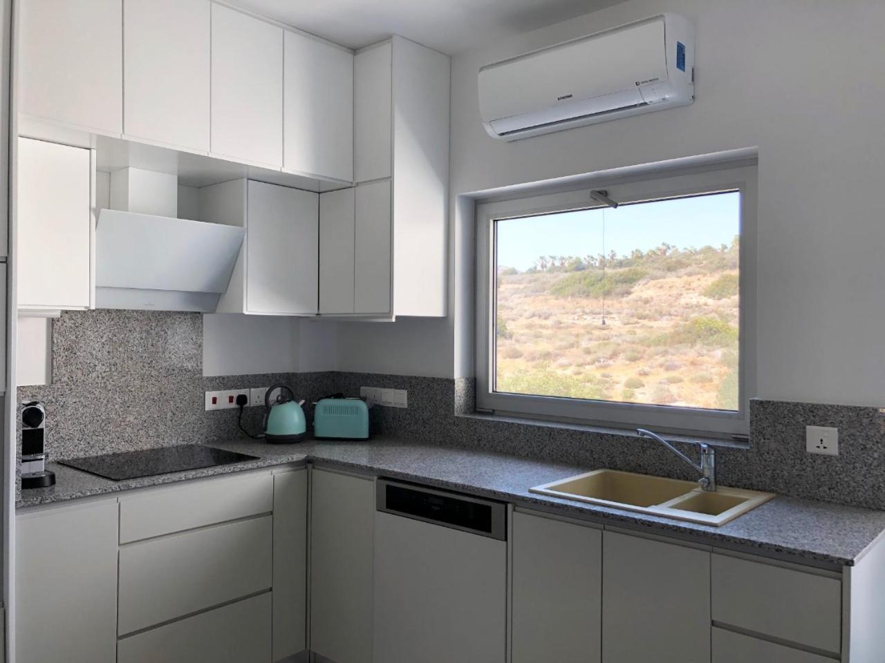 Alania Sea View Apartment Limassol Bagian luar foto